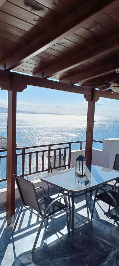 Blue Seaview Suites Пірей Екстер'єр фото